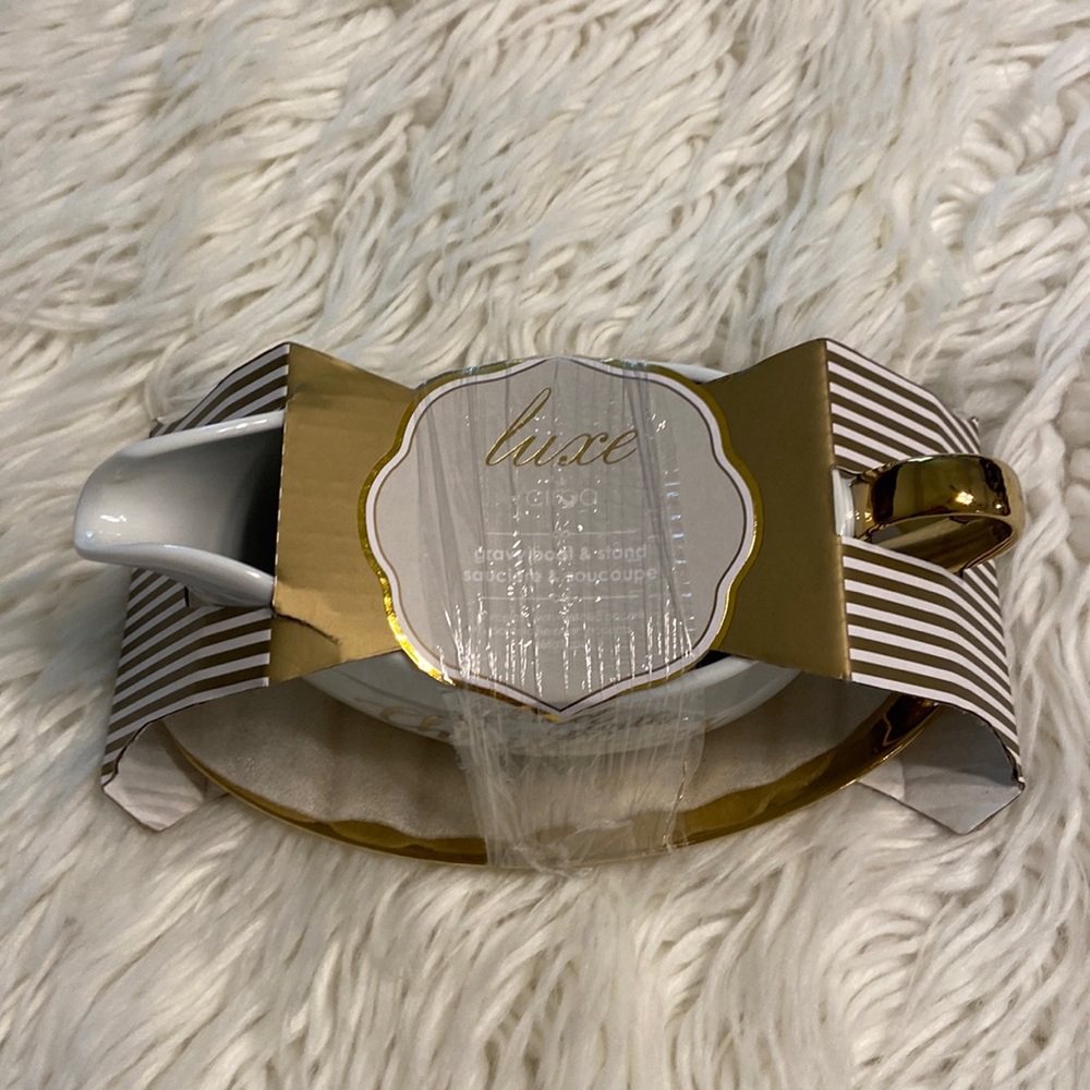 Luxe by Curoa gravy boat & stand sauciers & soucoupe porcelain with metallic